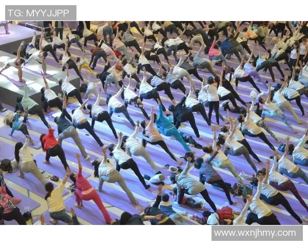 胡夫上演空中背扣震撼瞬间